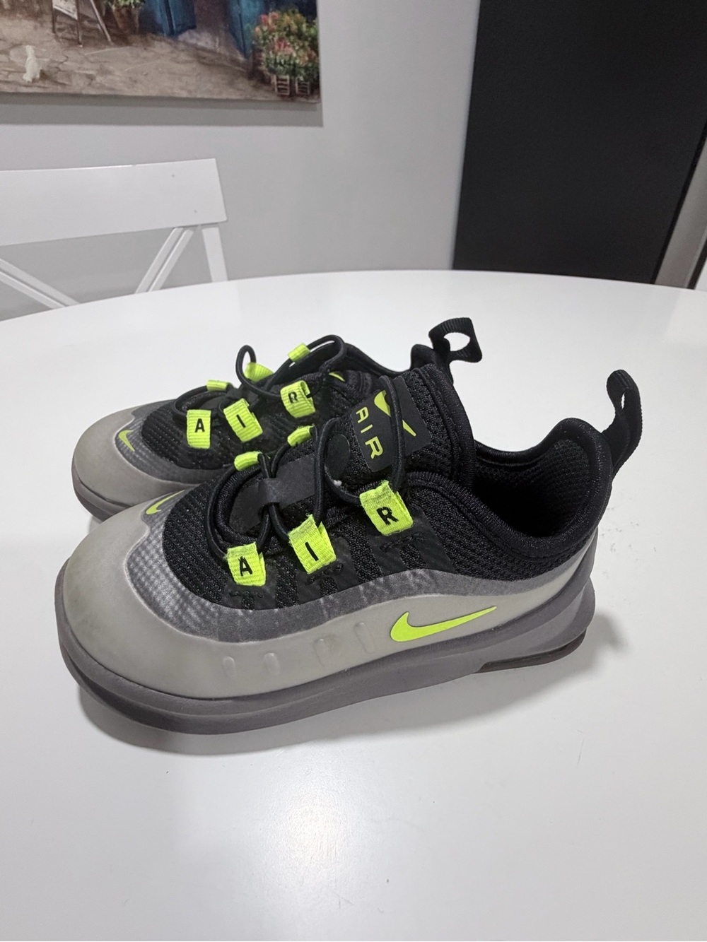 Nike Kids' Black and neon Air Sneaker